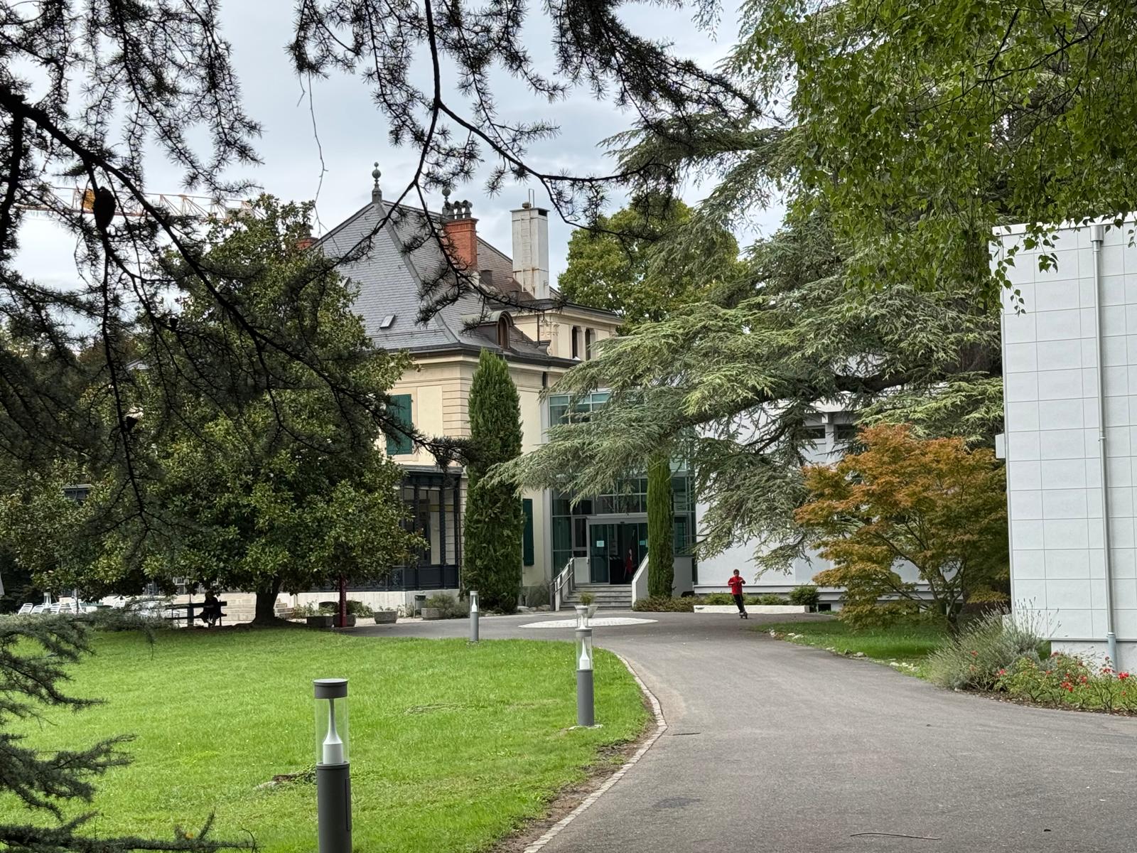 Lieu : Le Cénacle